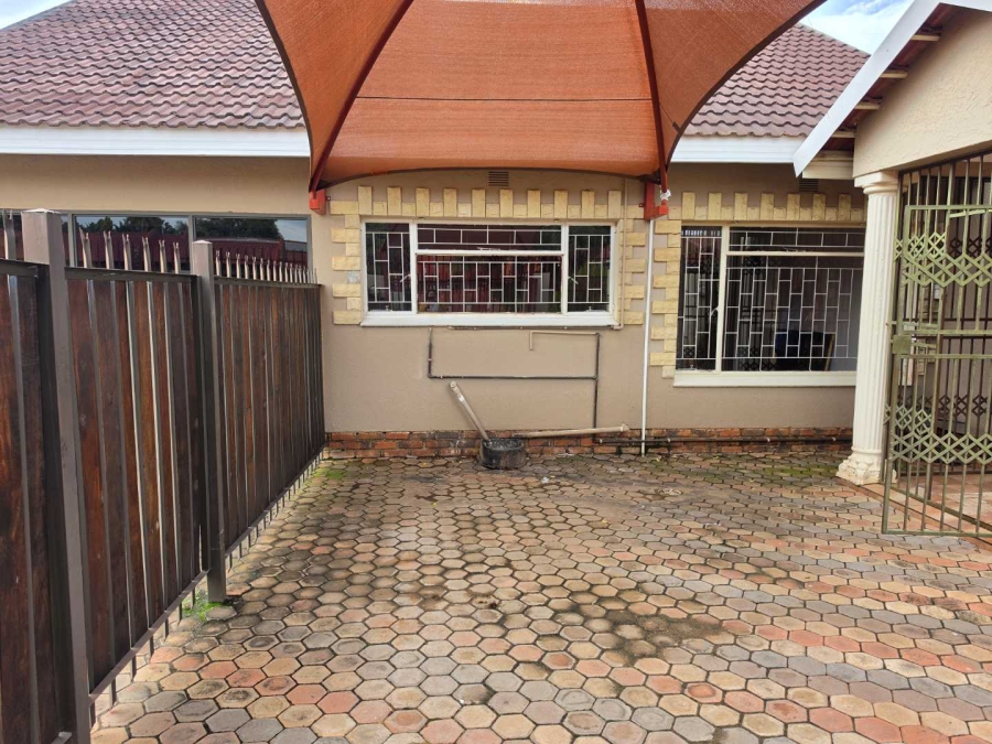 3 Bedroom Property for Sale in Rhodesdene Northern Cape